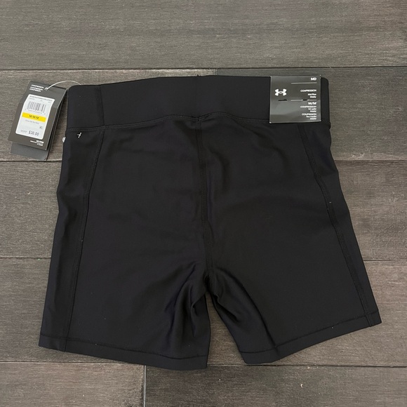 #SOLD#Under Armour black compression shorts, athletic shorts - Picture 2 of 4